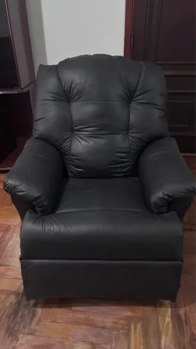 Poltrona em couro reclinável 