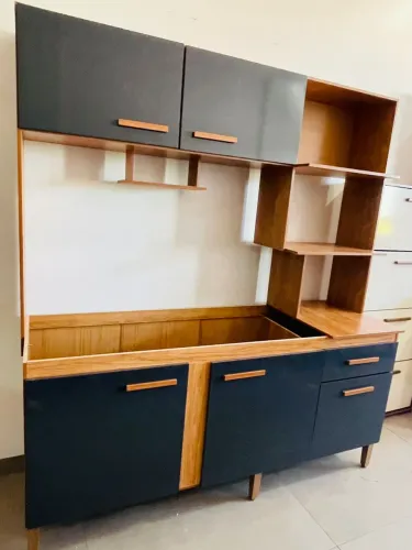 Cozinha compacta com espaço para microondas e forno nova, moderna e funcional. ?