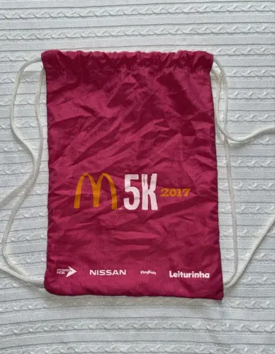 mochila de saco da Corrida Feminina McDonald?s 5K em 2017