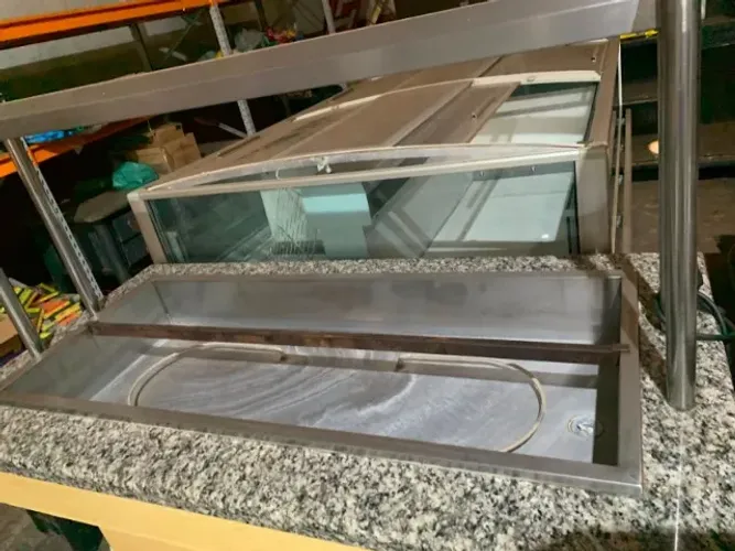 PISTA AQUECIDA DE COMIDAS