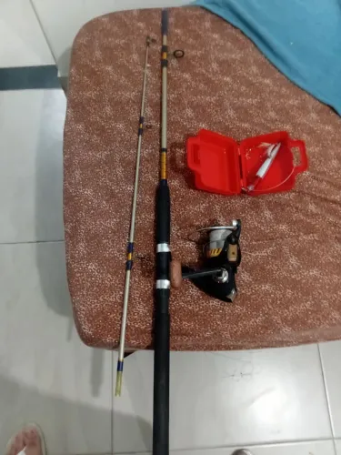 Vara de pesca com mulinete