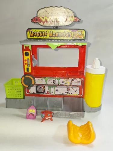 BRINQUEDO MÁQUINA DE DOG PODRE-THE GROSSERY GANG SEMINOVA ÓTIMA C/ ACESSÓRIOS E 2 TRASHIES
