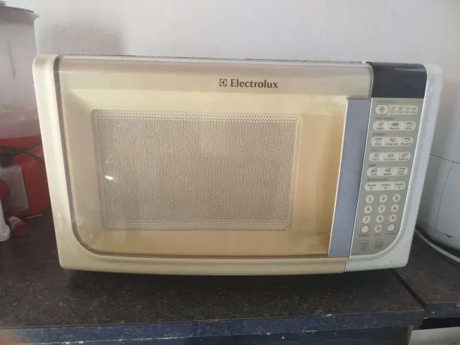 Vende-se um microondas