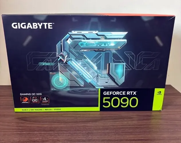 Placa de Vídeo RTX 5090 Gigabyte Gaming OC 32GB GDDR7 - Nota Fiscal e Garantia - Impecável
