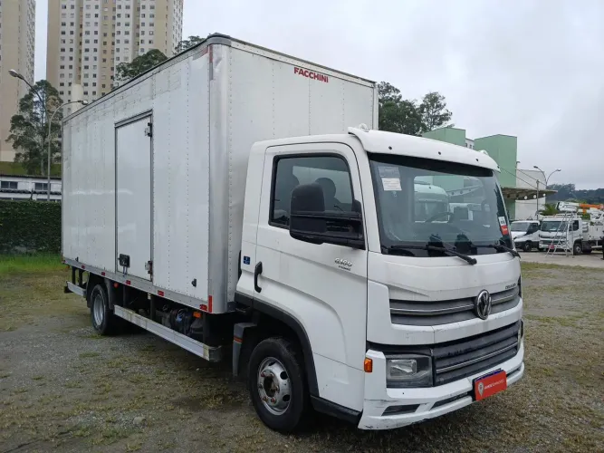Volkswagen 6.160 4x2 2020/2021 Vamos Seminovos Jacu Pêssego