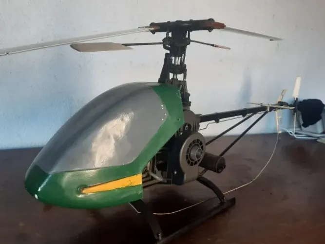 Aeromodelo Helicóptero Robbe/Schlüter Completo com rádio Futaba