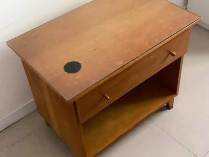 Mesa de cabeceira Tok Stok em madeira