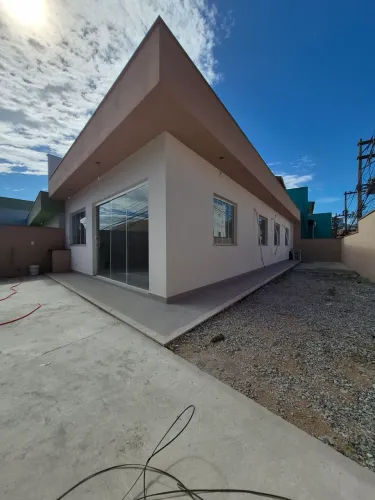 Casa linear três quartos sendo uma suíte, jardim Santo Antônio Macaé RJ!