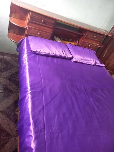 Cama com cabeceira de baú
