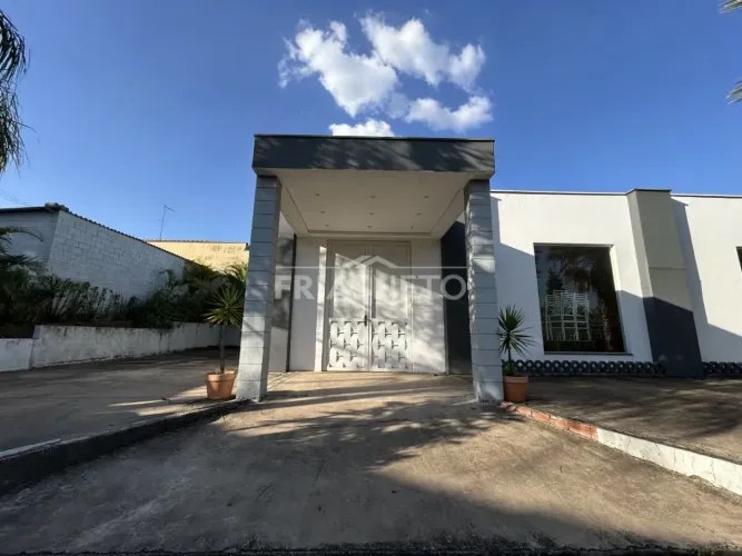 Imóvel Residencial com Vocação para Comercial - Espaçoso com +20 Vagas