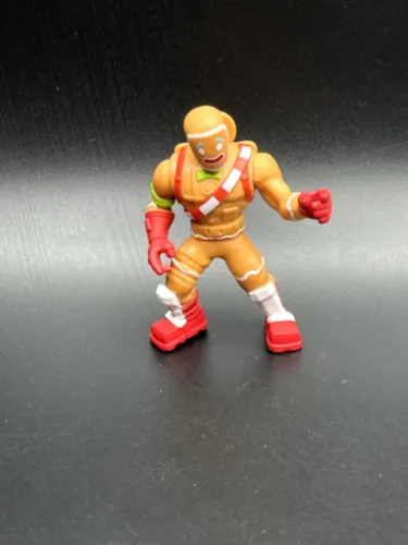 BONECO MINIATURA FORTNITE MERRY MARAUDER 7CM