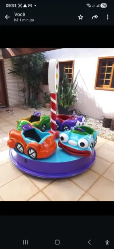 Carrossel de carrinhos 