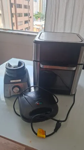 Air fryer sanduicheira e liquidificador 