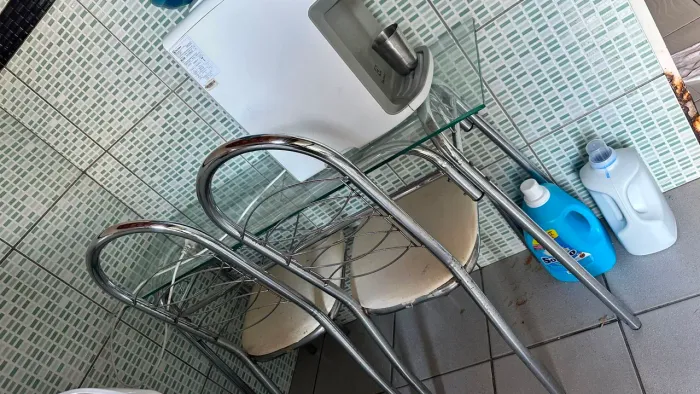 Mesa de fotos de vidro,pra ir buscar no bairro Lourival parente