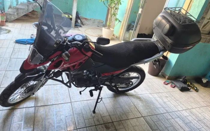 Crosser 2023 unico dono equipada com bolha, baú e protetor de carenagem.Muito nova! 