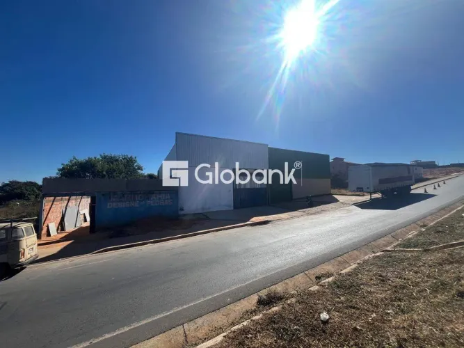 Galpão para aluguel Santa Rafaela 400m² Montes Claros MG