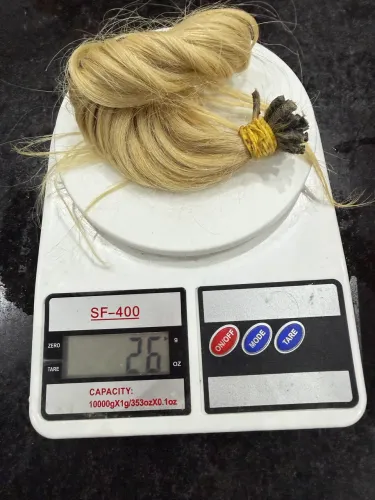 Cabelo loiro humano