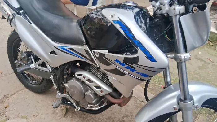 Vendo ou troco Falcon 400.
