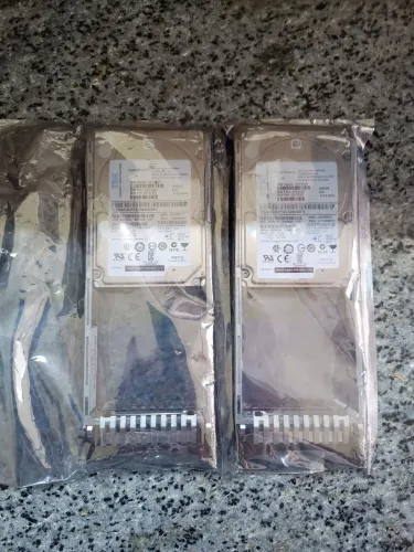 Vendo HD Ibm 9WH066-039 IBM 900GB 10K 6GBPS SAS 2.5'' HARD DRIVE, novos. Valor unitário.