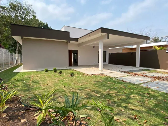 Casa à venda no Itapema Guararema | Beira-rio, piscina e 3 quartos
