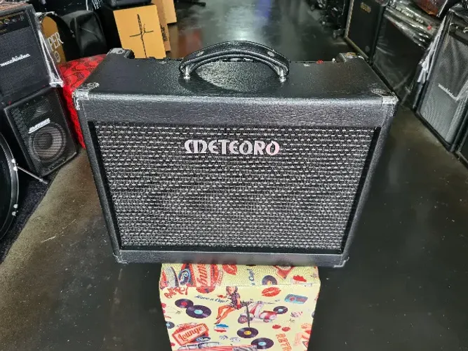 Amplificador Meteoro MGV7 para guitarra