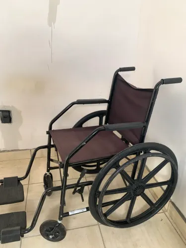 Cadeira de rodas dobrável