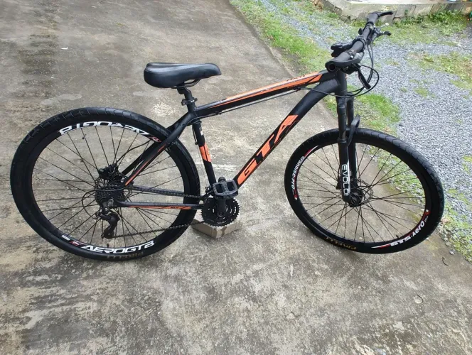 Bike aro 29 freio hidráulico 21 velocidades quadro 19 pneus bons sem folgas