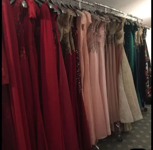 Roupas de aluguel de festa