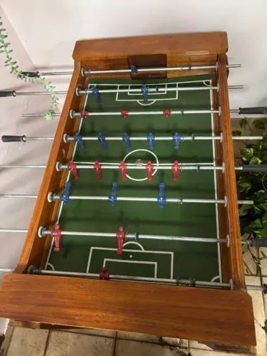 Mesa de pebolim em madeira maciça