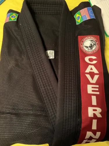 Kimono jiu-jítsu preto Caveira TAM 2