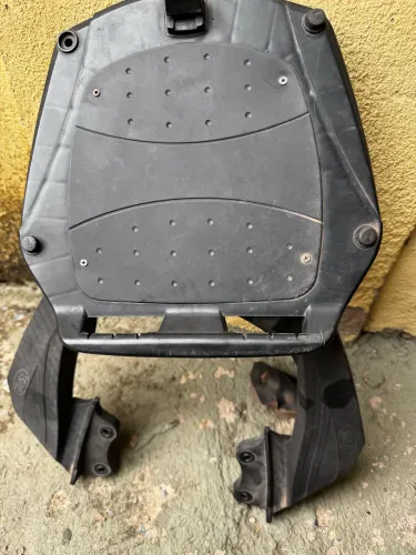 Suporte para baú com base de fixação Fazer 250cc