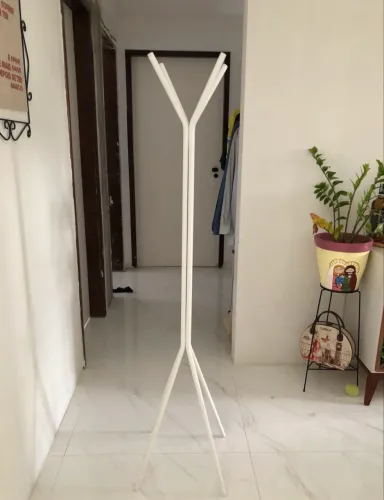 Vendo cabideiro de chão Tok&Stok off white em ótimo estado, super útil