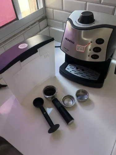 Máquina de Café Expresso Mondial C-08