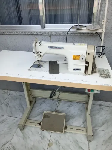 Máquina de costura 