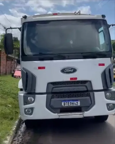 Caminhao compactador de lixo