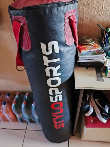 Saco de Pancadas + Luvas de Boxe - Kit Completo