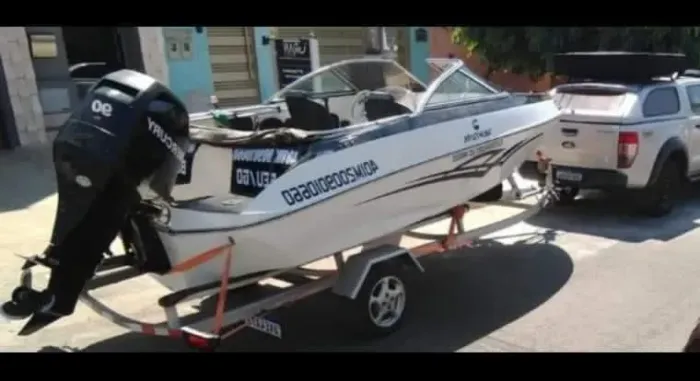 Vendo Lancha Ventura 17,5 equipado com motor Mercure 4 T 90hp e carretinha rodoviária