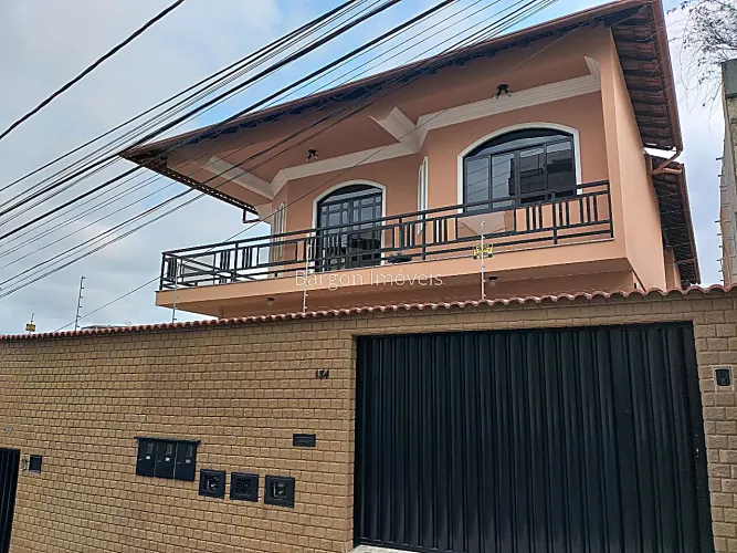 Casa com 3 quartos à venda no Bairro Jardim Laranjeiras em Juiz de Fora