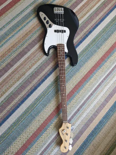 Baixo Squier by Fender Contrabaixo