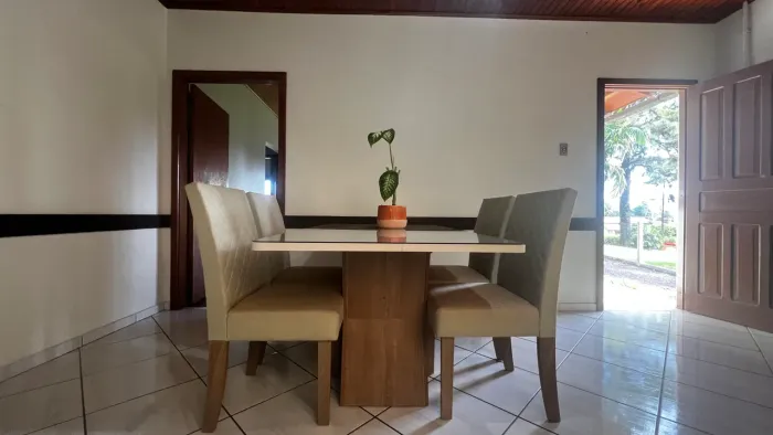 Mesa de Jantar seminova 
