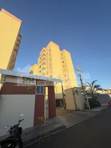 Apartamento para alugar com 65,84 metros quadrados no CRISTO REI - Teresina - Piauí