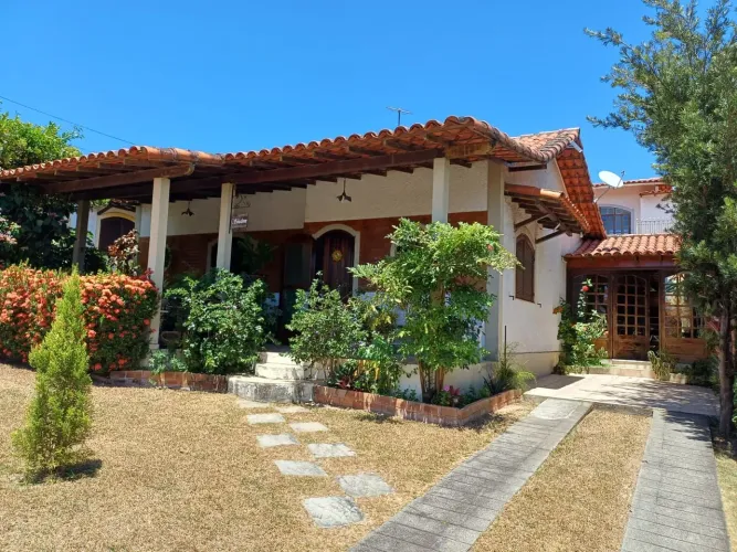 Alugo casa em Iguaba Grande em frente ao novo parque dos Dinossauros