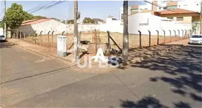 Terreno com 990m² à venda no Presidente Roosevelt