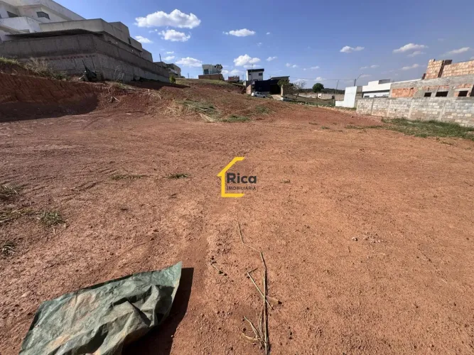Villa Suíça - Terreno à Venda no Condomínio Residêncial Villa Suíça