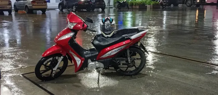 Moto, quase zero.