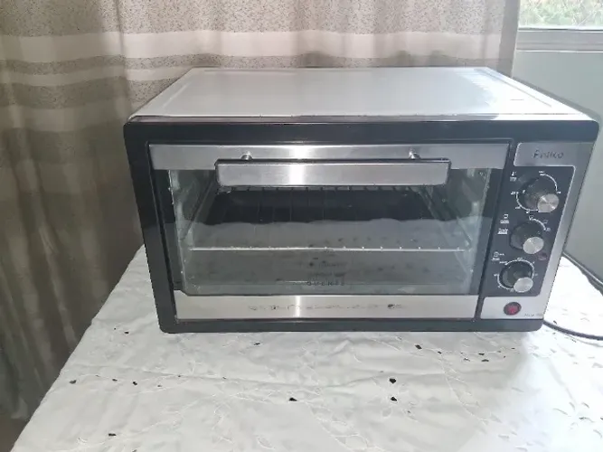 Forno elétrico Philco 42L, 127V, perfeito estado.