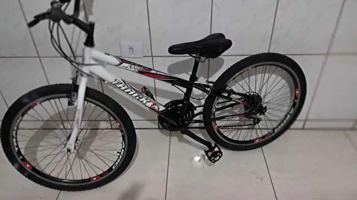 Bicicleta aro 20 semi-nova pouco uso original *