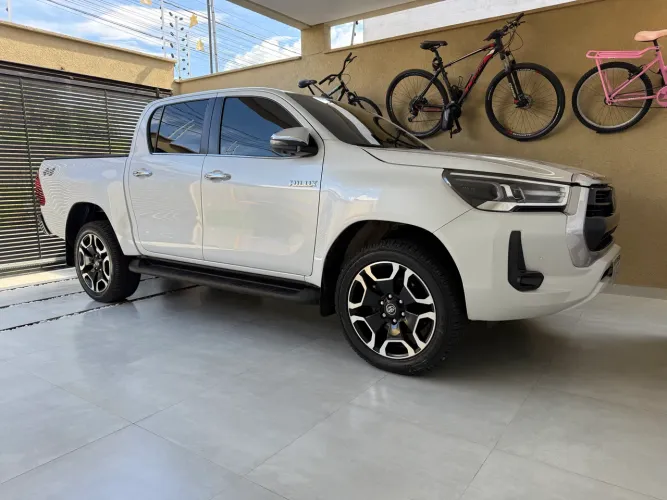 Toyota Hilux CD SRX 4X4 2.8 TDI 16V Diesel Aut. 2024