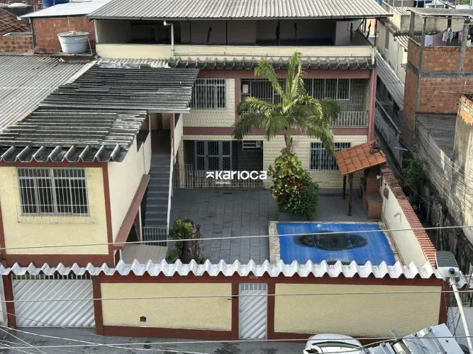 LINDA CASA BEM ESTRUTURADA DE 640 M2 COM PISCINA E ÁREA GOURMET.