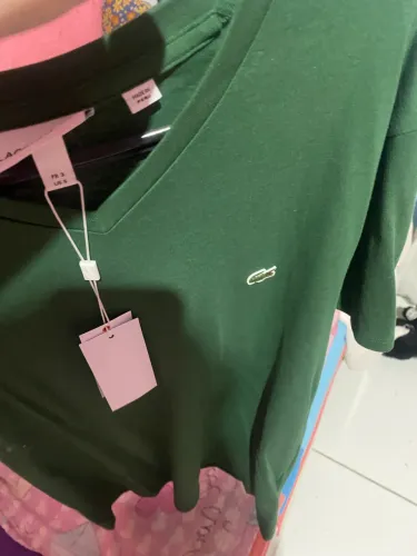camiseta lacoste verde musgo, nunca usada.